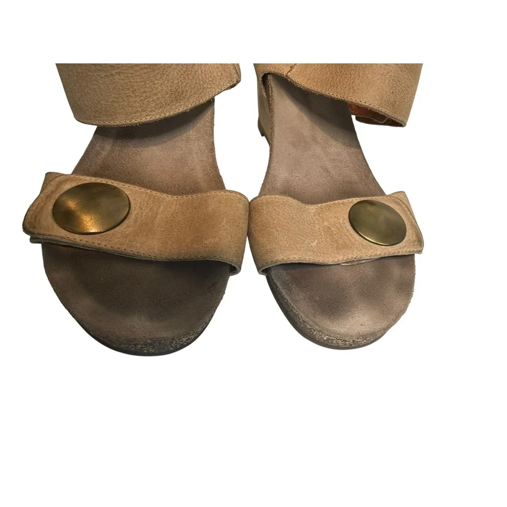 Taos Carousel 3 Tan Leather Wedge Sandals Medallion Boho Womens 40 US 9-9.5